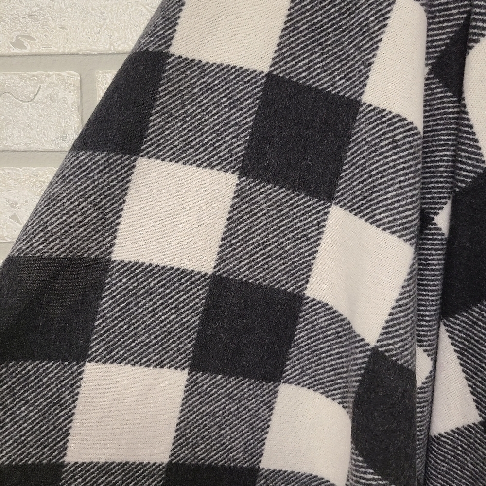 Chris & Carol Plaid Black and White Cape Size Large - Picture 2 of 5